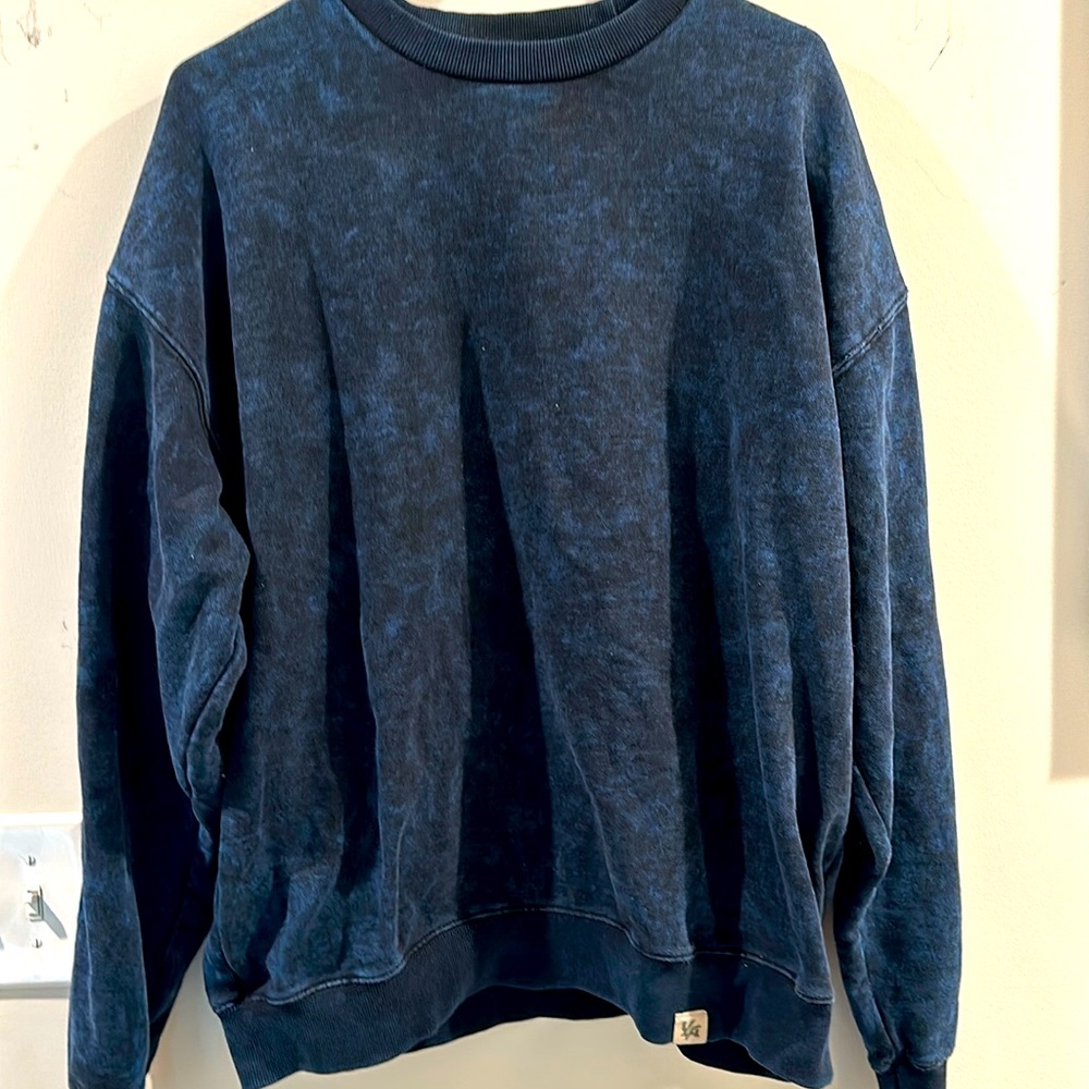 YOUNGLA CREW NECK SIZE MEDIUM